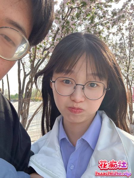泄密流出❤️高校学霸美女穿着情趣内衣和男友做爱